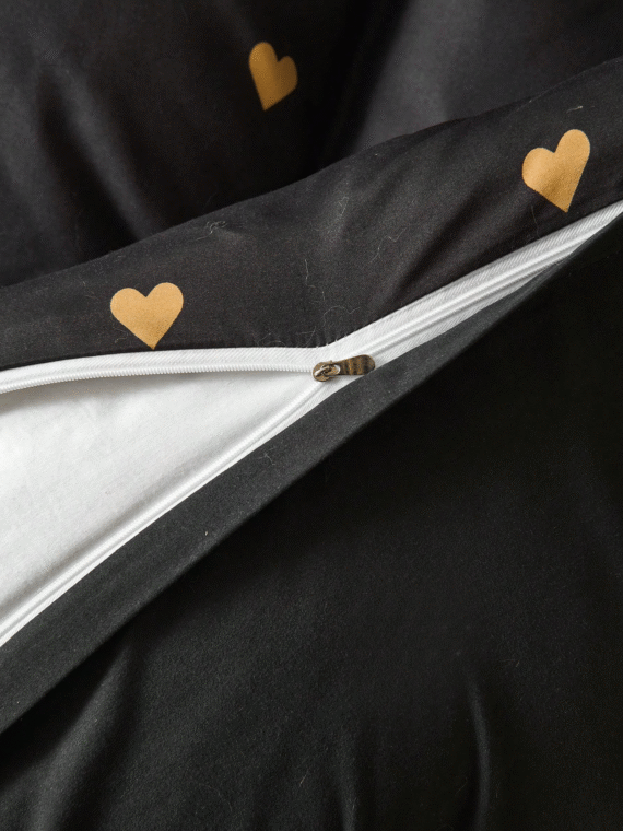 3Pcs/Set Black Gold Heart Shaped Love Pattern Print Duvet Cover Set Without Filler Breathable Supersoft All-Season (1pc*Duvet Cover + 2pcs*Pillowcase, No Pillow Core), Soft Two Tone Design Bedding Set For Ideal For Bedroom, Guest Room, Dormitory, 1pc Duvet Cover With 2pcs Pillowcase (Without Filler)Machine Washable King Queen Full Twin Size Domitory Bedding Back School Bedding