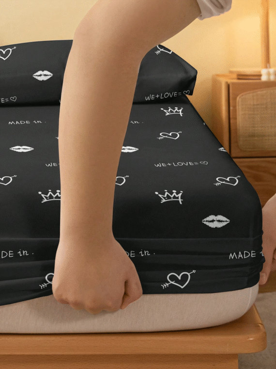 1pc Minimalist & Modern Interesting Geometric Arrow Heart Printed Brushed Fitted Sheet, Bedroom Printed Bedding Set (Excluding Pillowcase)