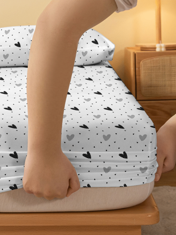 1pc Fashionable Minimalist Style Heart Printed Brushed Fitted Sheet Cover Dustproof Bedding For Dormitory Bedroom Home Textile