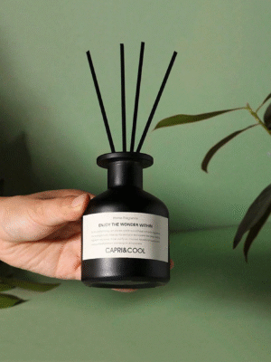 5pcs/Set, Aromatherapy Kit Contains One Aromatherapy And Four Diffuser Sticks, Natural Plant Extract, Aromatherapy Essential Oil For Home, Fire Free Aromatherapy For Home Indoor Long-Lasting Aromatherapy Essential Oil Floral Bedroom Bathroom Air Freshener Aromatherapy Essential Oil Set Gifts Birthday Graduation